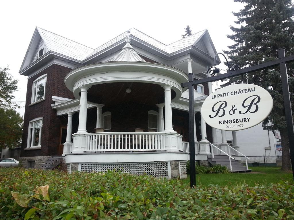 Le Petit Chateau Montebello B&B Екстер'єр фото