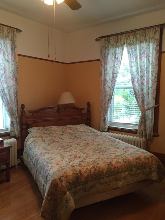 Le Petit Chateau Montebello B&B Номер фото