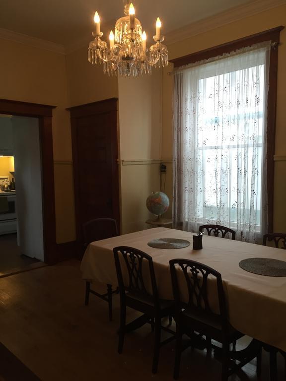 Le Petit Chateau Montebello B&B Екстер'єр фото