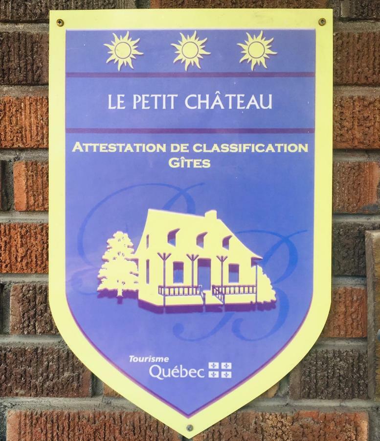 Le Petit Chateau Montebello B&B Екстер'єр фото