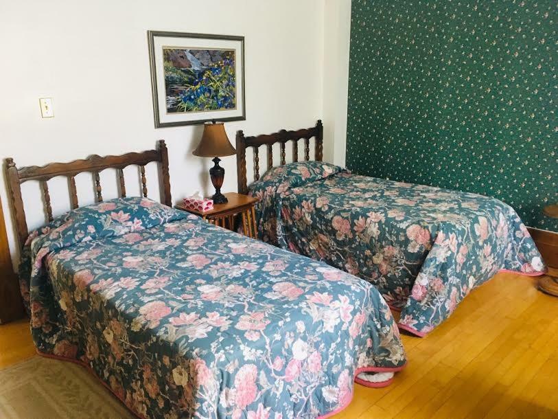 Le Petit Chateau Montebello B&B Екстер'єр фото