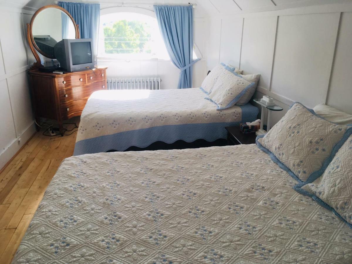 Le Petit Chateau Montebello B&B Екстер'єр фото