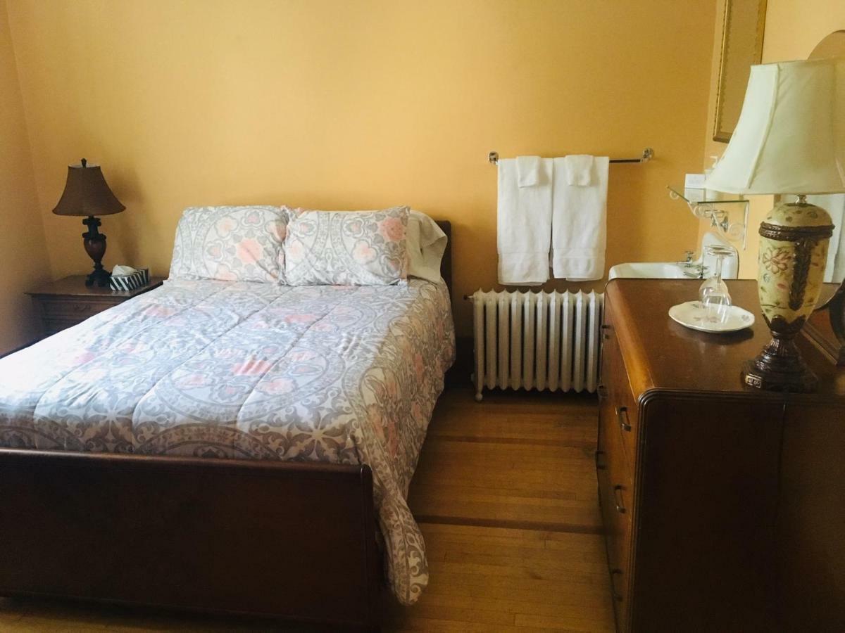 Le Petit Chateau Montebello B&B Екстер'єр фото